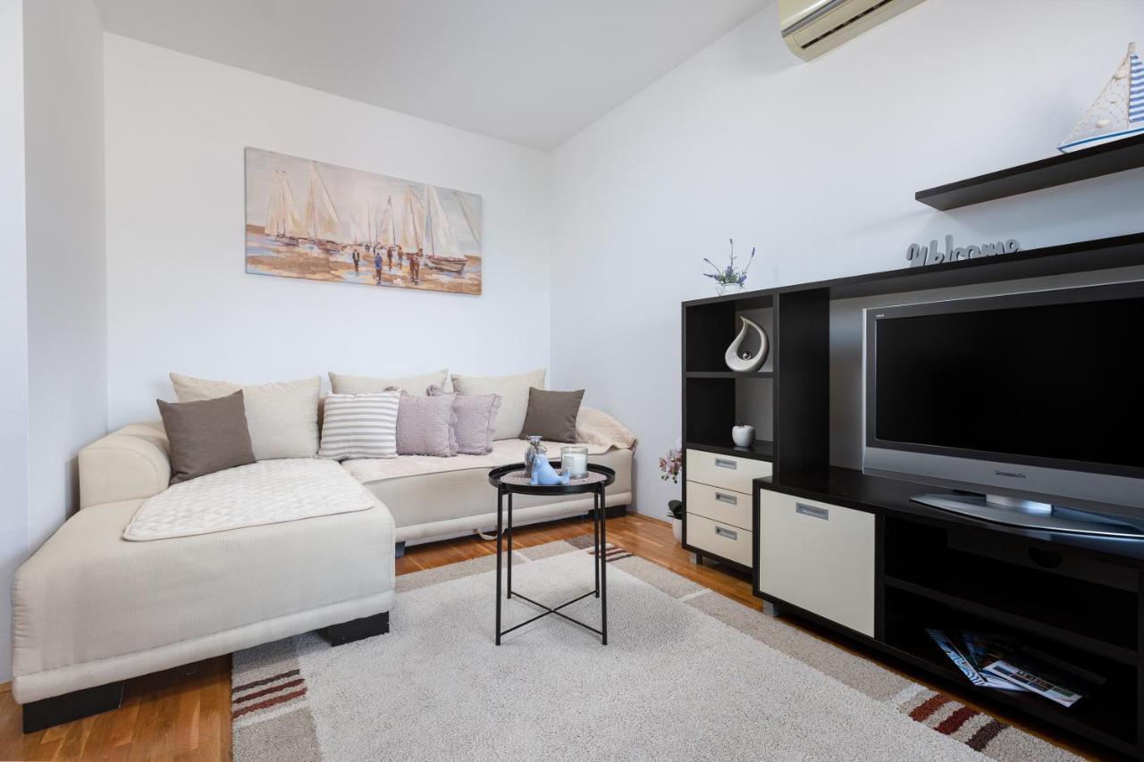 Karlita Apartment Solin Exterior photo
