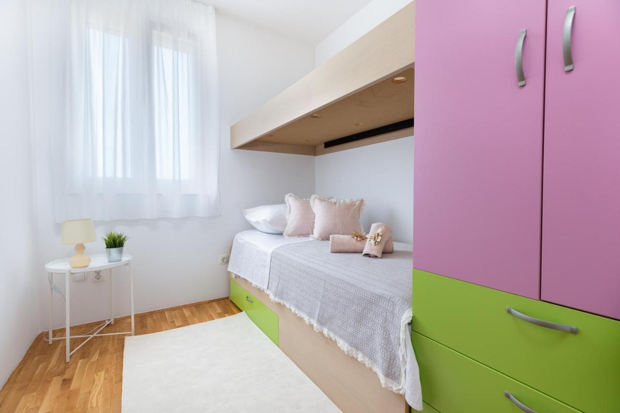 Karlita Apartment Solin Exterior photo